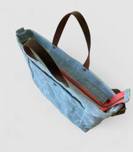 Load image into Gallery viewer, Kate - Glacier