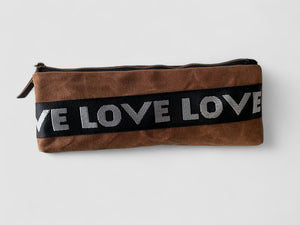 LOVE pouch - saddle