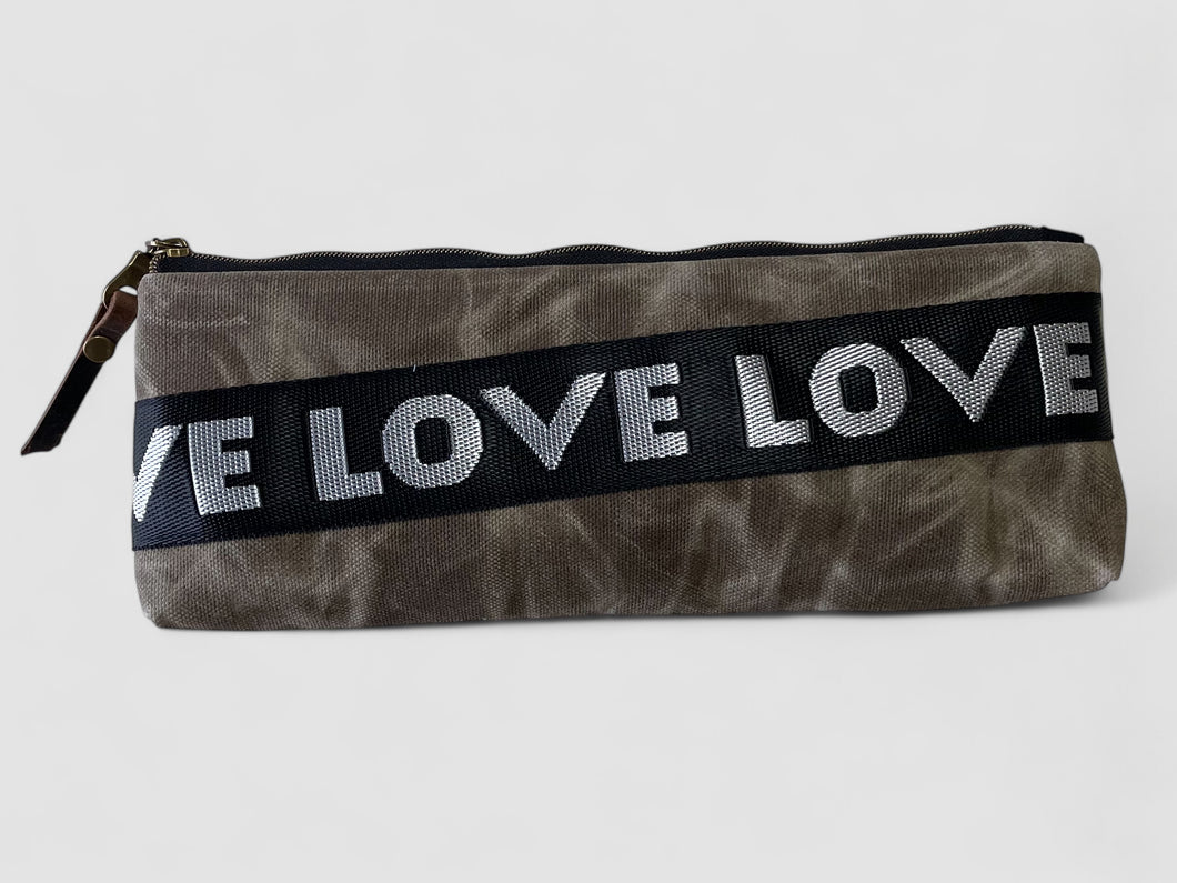 LOVE pouch - light olive