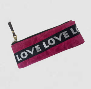 LOVE pouch - raspberry