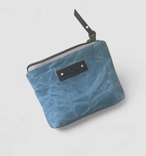 Load image into Gallery viewer, Ellie - glacier
